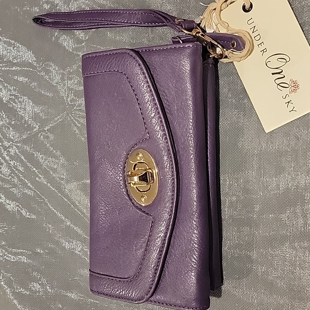 🍃  Under One Sky purple wallet wristlet